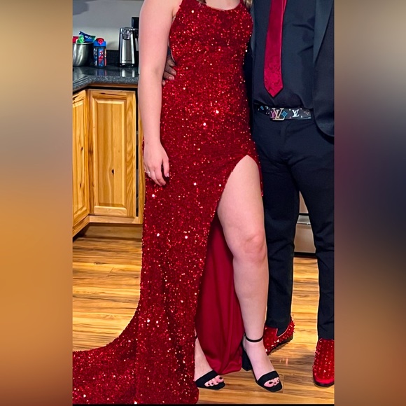 Beautiful prom dress. only wore it for about 3 hrs.new excellent condition - Picture 1 of 1